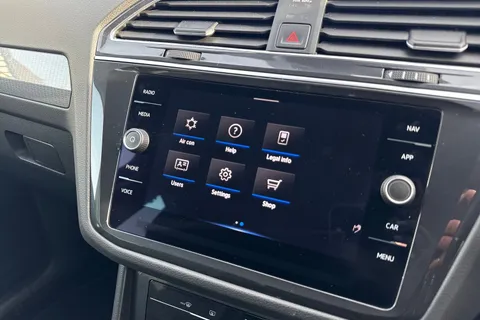 DN71AZZ Volkswagen Tiguan 1.5 TSI Life Euro 6 (s/s) 5dr Thumbnail #39