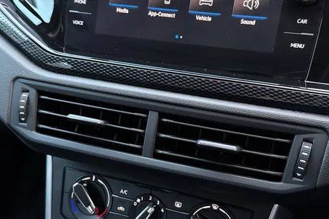 PJ22HTE Volkswagen Taigo 1.0 TSI Life Euro 6 (s/s) 5dr Thumbnail #40