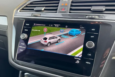 DN71AZZ Volkswagen Tiguan 1.5 TSI Life Euro 6 (s/s) 5dr Thumbnail #43