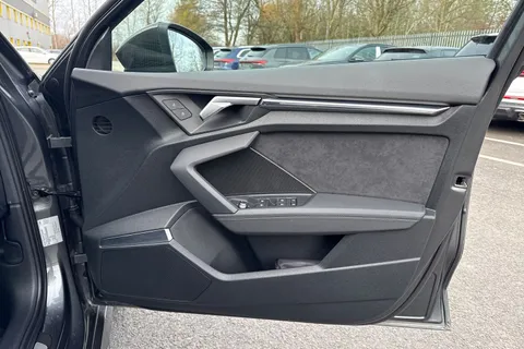 42 of 66 for Audi RS 3 RS 3 Sportback Carbon Black 400 PS S tronic