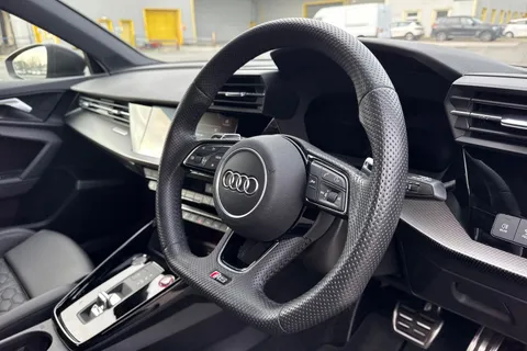 44 of 66 for Audi RS 3 RS 3 Sportback Carbon Black 400 PS S tronic