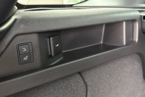 KO73YWG Land Rover Discovery Sport 1.5 P300e Dynamic HSE 5dr Thumbnail #29