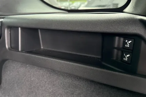 KO73YWG Land Rover Discovery Sport 1.5 P300e Dynamic HSE 5dr Thumbnail #39