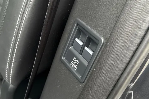 KT74DBV Land Rover Discovery 3.0 D350 Dynamic HSE 5dr Thumbnail #42