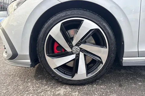 22 of 49 for Volkswagen Golf 2.0 TSI GTI DSG Euro 6 (s/s) 5dr