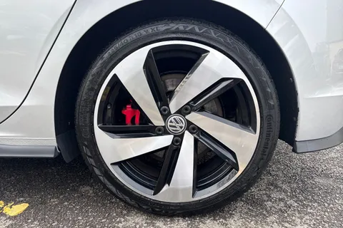 23 of 49 for Volkswagen Golf 2.0 TSI GTI DSG Euro 6 (s/s) 5dr