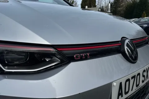 25 of 49 for Volkswagen Golf 2.0 TSI GTI DSG Euro 6 (s/s) 5dr