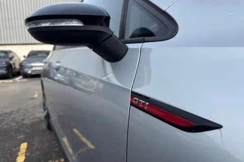 26 of 49 for Volkswagen Golf 2.0 TSI GTI DSG Euro 6 (s/s) 5dr