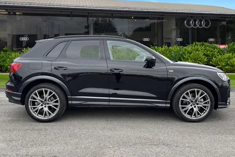 PK75UKO Audi Q3 Black Edition 45 TFSI quattro 245 PS S tronic Thumbnail #4