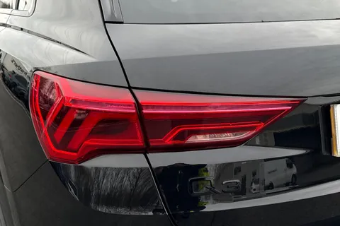 PK75UKO Audi Q3 Black Edition 45 TFSI quattro 245 PS S tronic Thumbnail #8