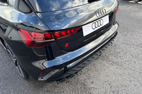 Audi S3 2.0 TFSI Black Edition Sportback S Tronic quattro Euro 6 (s/s) 5dr Thumbnail #8