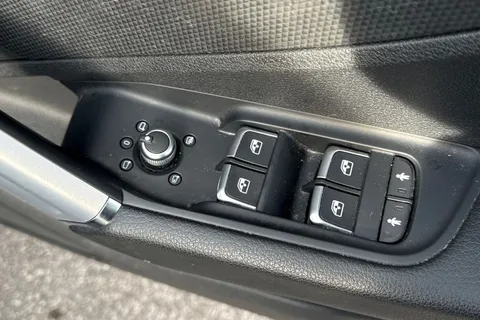 PJ23RYW Audi Q2 S line 35 TFSI 150 PS S tronic Thumbnail #22