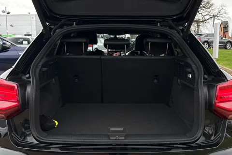 FP22TFY Audi Q2 Black Edition 35 TFSI  150 PS S tronic Thumbnail #6