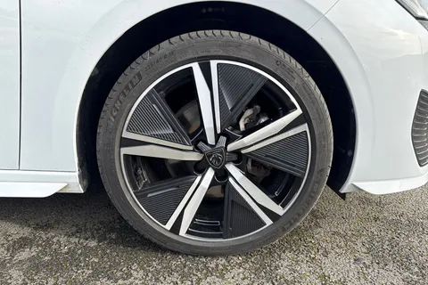 9 of 66 for PEUGEOT 308 1.2 HYBRID GT e-DSC6 Euro 6 (s/s) 5dr