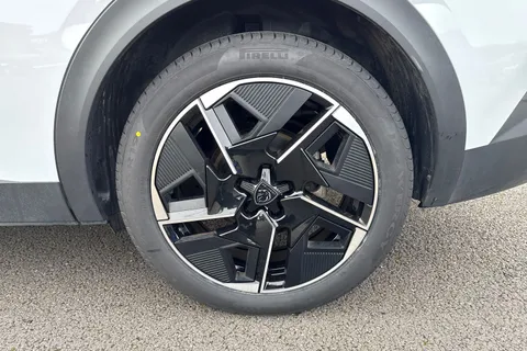 11 of 66 for PEUGEOT 408 1.2 HYBRID GT Fastback e-DSC6 Euro 6 (s/s) 5dr