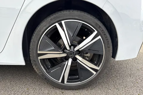 11 of 66 for PEUGEOT 308 1.2 HYBRID GT e-DSC6 Euro 6 (s/s) 5dr