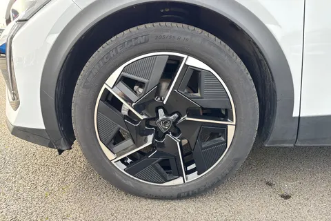 12 of 66 for PEUGEOT 408 1.2 HYBRID GT Fastback e-DSC6 Euro 6 (s/s) 5dr