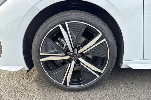 12 of 66 for PEUGEOT 308 1.2 HYBRID GT e-DSC6 Euro 6 (s/s) 5dr