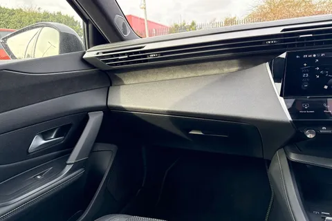 19 of 66 for PEUGEOT 308 1.2 HYBRID GT e-DSC6 Euro 6 (s/s) 5dr