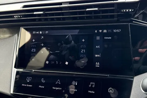 21 of 66 for PEUGEOT 308 1.2 HYBRID GT e-DSC6 Euro 6 (s/s) 5dr