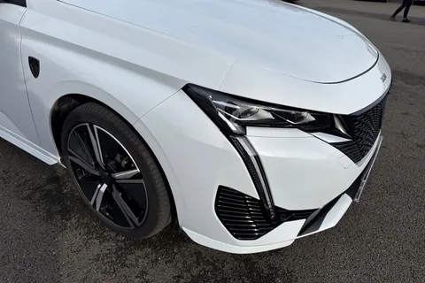 24 of 66 for PEUGEOT 308 1.2 HYBRID GT e-DSC6 Euro 6 (s/s) 5dr