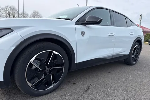 27 of 66 for PEUGEOT 408 1.2 HYBRID GT Fastback e-DSC6 Euro 6 (s/s) 5dr