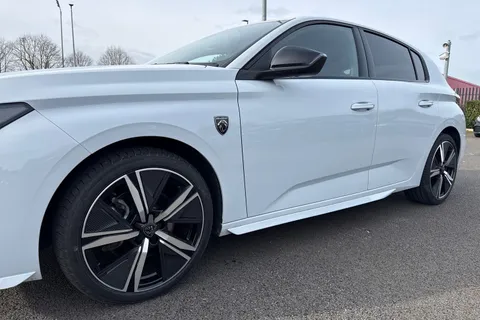 27 of 66 for PEUGEOT 308 1.2 HYBRID GT e-DSC6 Euro 6 (s/s) 5dr