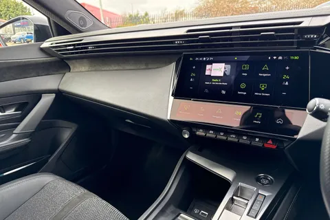 41 of 66 for PEUGEOT 408 1.2 HYBRID GT Fastback e-DSC6 Euro 6 (s/s) 5dr