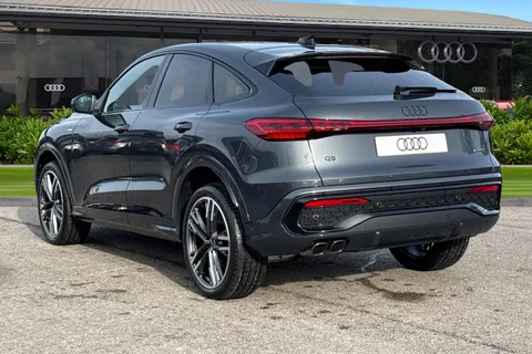 Audi Q5 2.0 TDI Edition 1 Sportback S Tronic quattro Euro 6 (s/s) 5dr Thumbnail #3