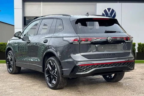  Volkswagen Tiguan 1.5 TSI eHybrid 19.7kWh R-Line DSG Euro 6 (s/s) 5dr Thumbnail #3