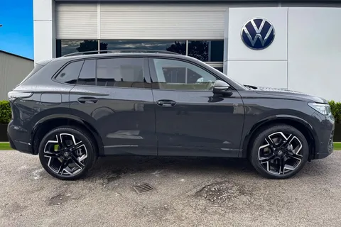  Volkswagen Tiguan 1.5 TSI eHybrid 19.7kWh R-Line DSG Euro 6 (s/s) 5dr Thumbnail #4