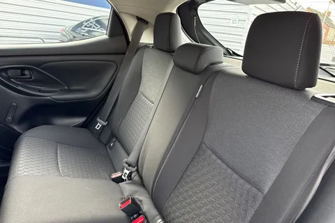 YGZ4163 Toyota Yaris 1.5 VVT-h Icon E-CVT Euro 6 (s/s) 5dr Thumbnail #20