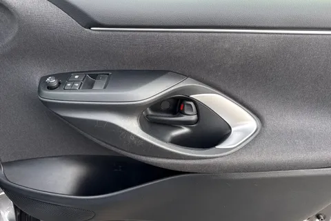 YGZ4163 Toyota Yaris 1.5 VVT-h Icon E-CVT Euro 6 (s/s) 5dr Thumbnail #22