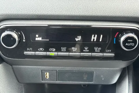 YGZ4163 Toyota Yaris 1.5 VVT-h Icon E-CVT Euro 6 (s/s) 5dr Thumbnail #23