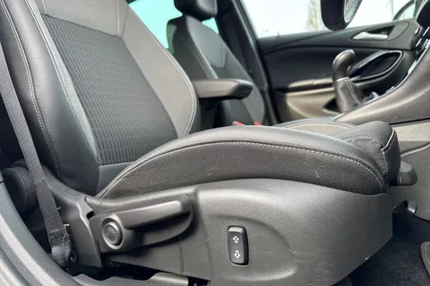 36 of 55 for Vauxhall Astra 1.2 Turbo Griffin Edition Euro 6 (s/s) 5dr