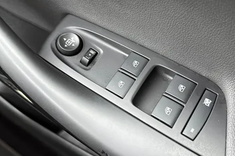 37 of 55 for Vauxhall Astra 1.2 Turbo Griffin Edition Euro 6 (s/s) 5dr