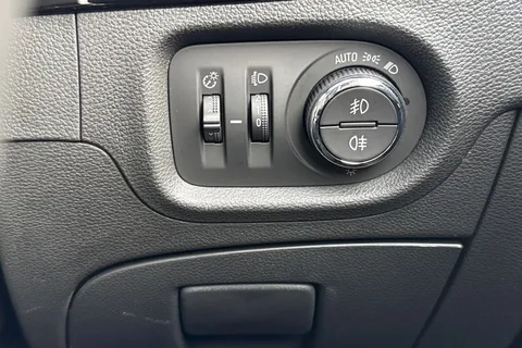 38 of 55 for Vauxhall Astra 1.2 Turbo Griffin Edition Euro 6 (s/s) 5dr