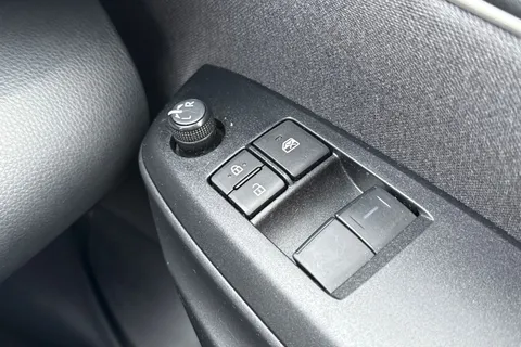 YGZ4163 Toyota Yaris 1.5 VVT-h Icon E-CVT Euro 6 (s/s) 5dr Thumbnail #37