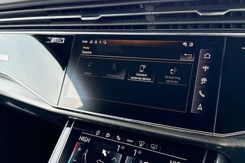  Audi RS Q8 4.0 TFSI V8 Tiptronic quattro Euro 6 (s/s) 5dr Thumbnail #41