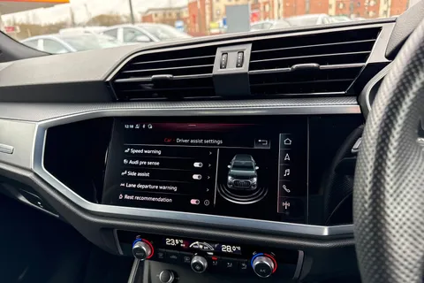 MM69RCZ Audi Q3 2.0 TDI 35 S line S Tronic Euro 6 (s/s) 5dr Thumbnail #46