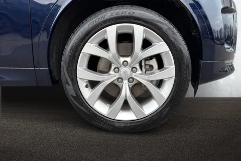 9 of 51 for Land Rover Discovery Sport 1.5 P300e 12.2kWh Urban Edition SUV 5dr Petrol Plug-in Hybrid Auto 4WD Euro 6 (s/s) (309 ps)