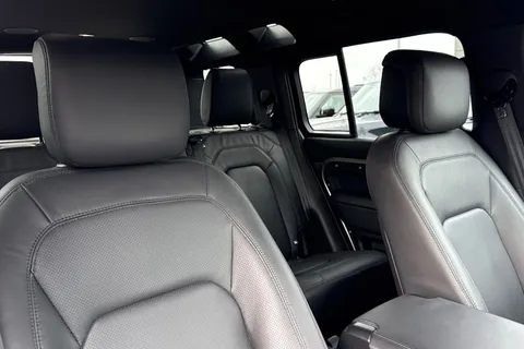 KR74EUW Land Rover Defender 110 2.0 P300e X-Dynamic HSE 5dr Thumbnail #23