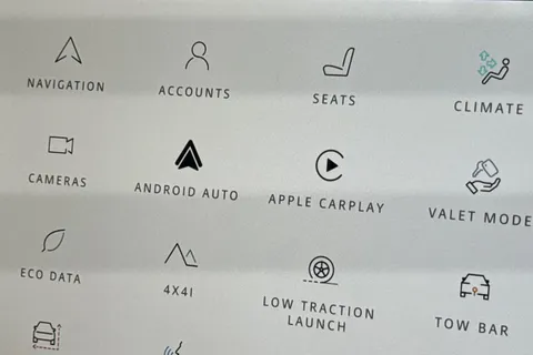 KR74EUW Land Rover Defender 110 2.0 P300e X-Dynamic HSE 5dr Thumbnail #37