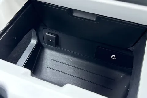 KR74EUW Land Rover Defender 110 2.0 P300e X-Dynamic HSE 5dr Thumbnail #46