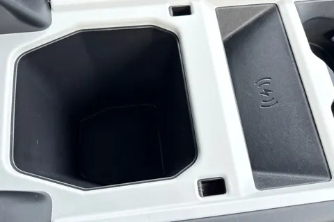 KR74EUW Land Rover Defender 110 2.0 P300e X-Dynamic HSE 5dr Thumbnail #48