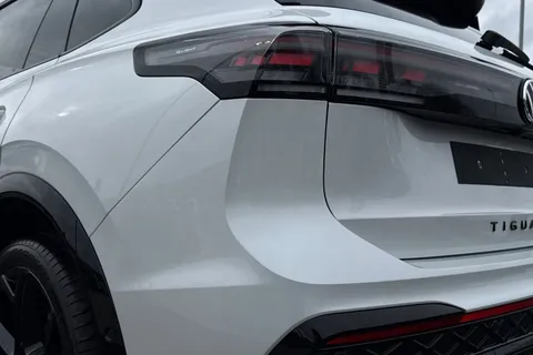  Volkswagen Tiguan 1.5 eTSI MHEV R-Line DSG Euro 6 (s/s) 5dr Thumbnail #8