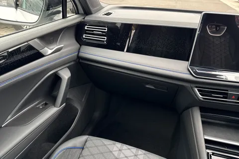  Volkswagen Tiguan 1.5 eTSI MHEV R-Line DSG Euro 6 (s/s) 5dr Thumbnail #20