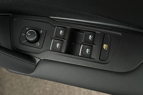  Volkswagen Tiguan 1.5 eTSI MHEV R-Line DSG Euro 6 (s/s) 5dr Thumbnail #21