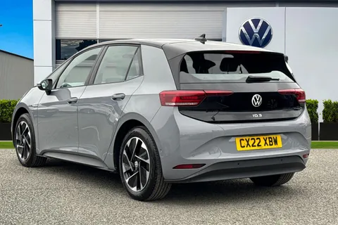CX22XBW Volkswagen ID.3 107KW Life Pro 58kWh 5dr Auto ⭐Heat Pump, 18' East Derry Alloys⭐ Thumbnail #3