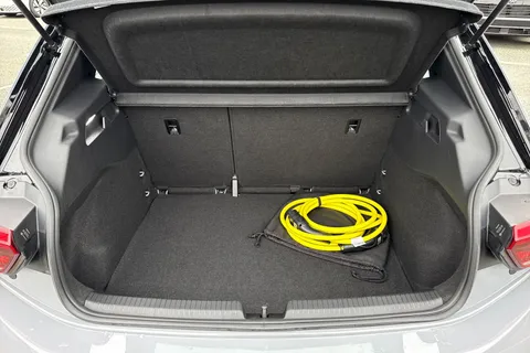 CX22XBW Volkswagen ID.3 107KW Life Pro 58kWh 5dr Auto ⭐Heat Pump, 18' East Derry Alloys⭐ Thumbnail #8